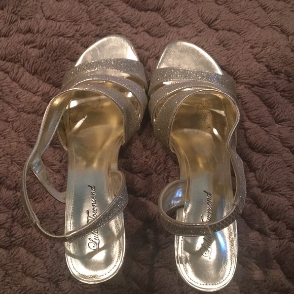 Gold Sparkly Open Toed Heels ✨👠 - Picture 3 of 4